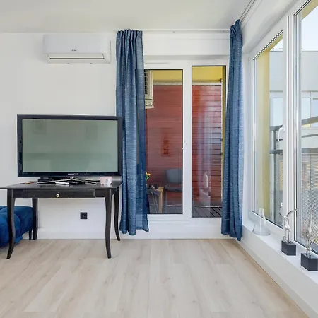 Jasny Z 2 Sypialniami I Balkonem By Renters Lejlighed